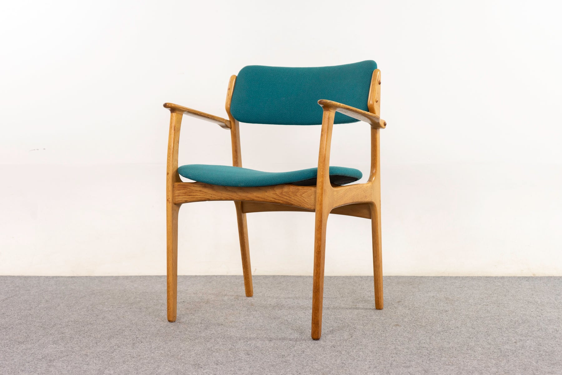 Oak Model 50 Armchair by Erik Buch - (321-107.2)