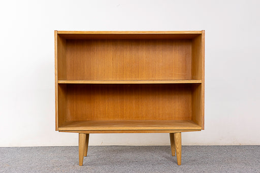 Danish Modern Oak Bookcase - (325-098)