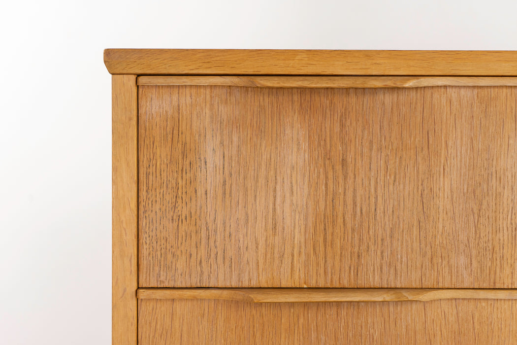 Oak Mid-Century Dresser - (325-024)