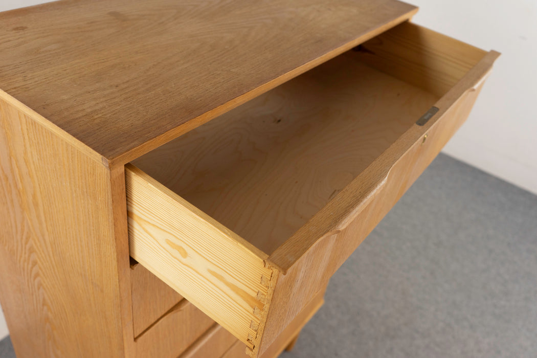 Oak Mid-Century Dresser - (325-024)