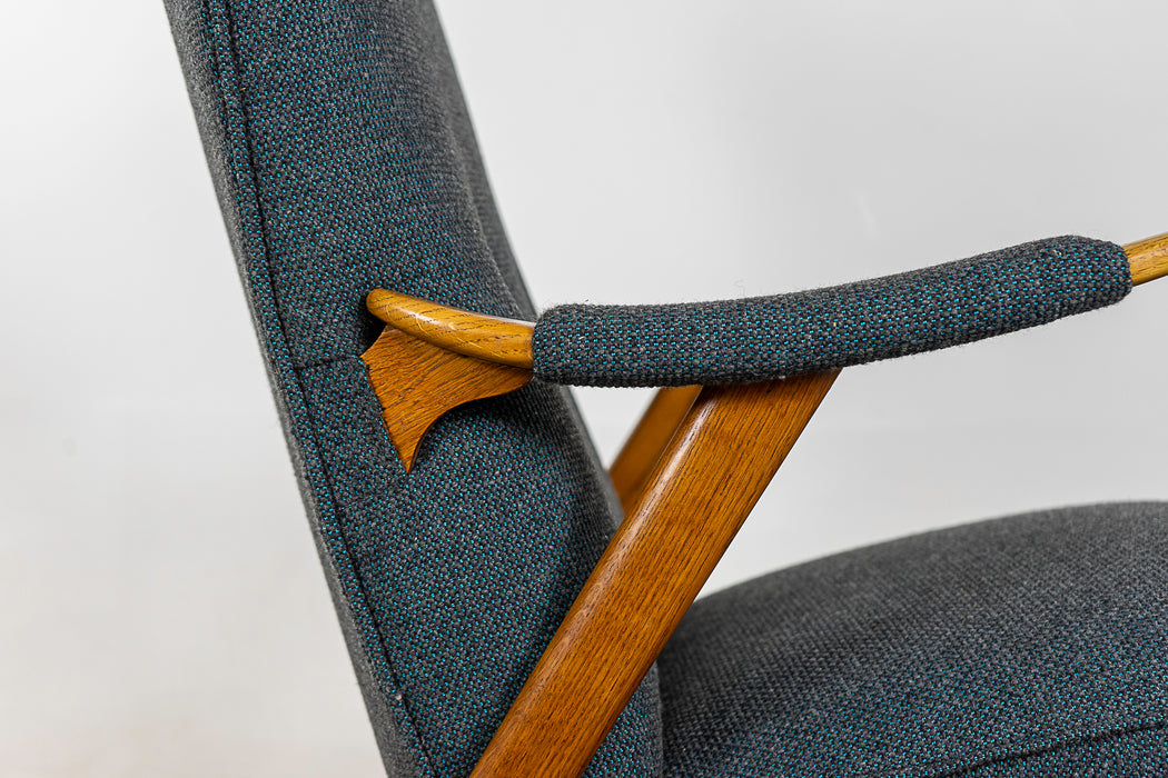 Danish Oak Lounge Chair - (324-148)