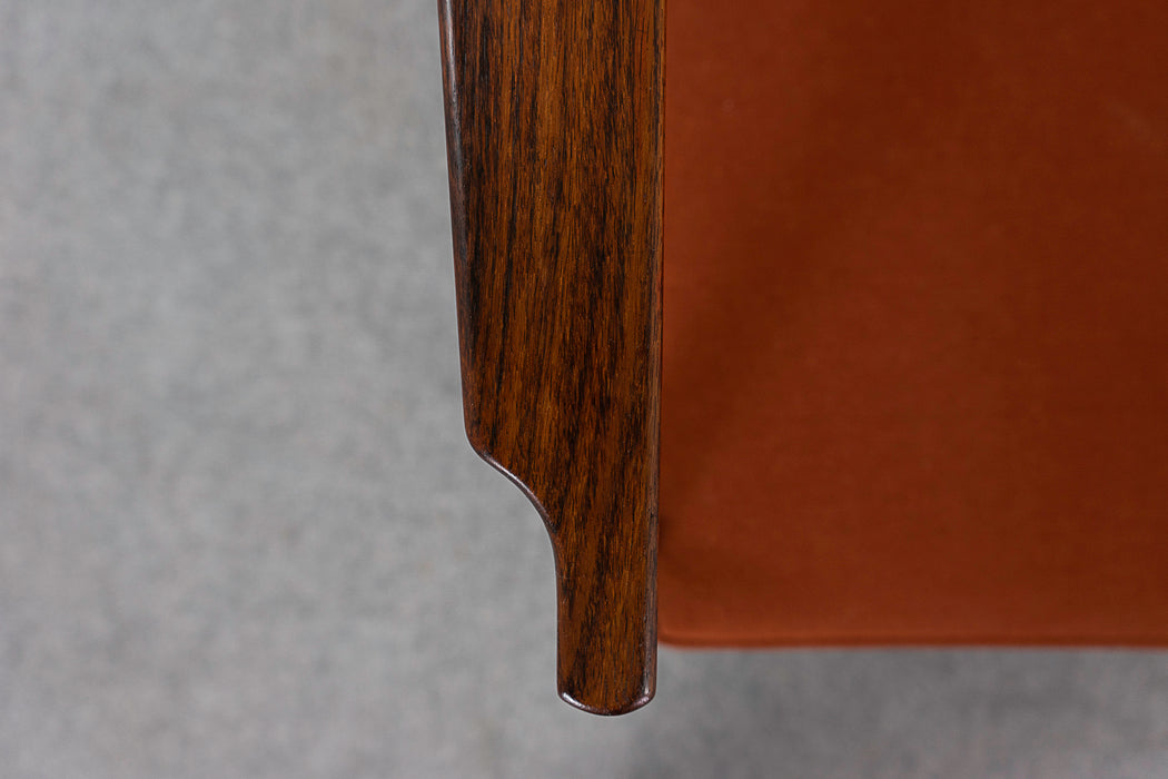 Mid-Century Rosewood Armchair - (322-165.2)