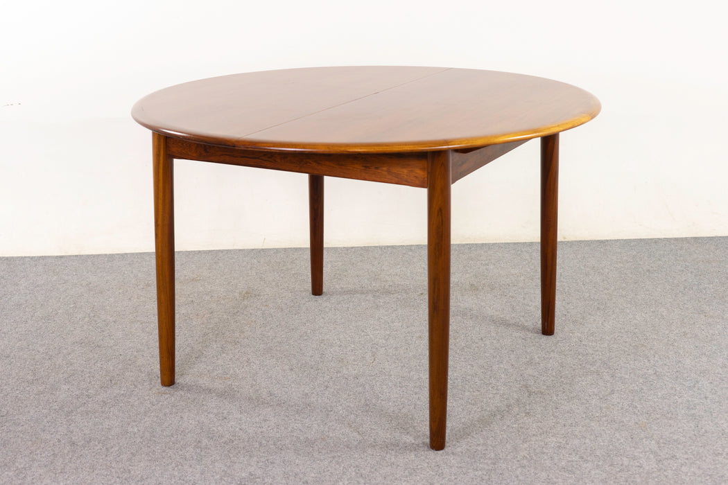 Rosewood Danish Dining Table - (322-119)