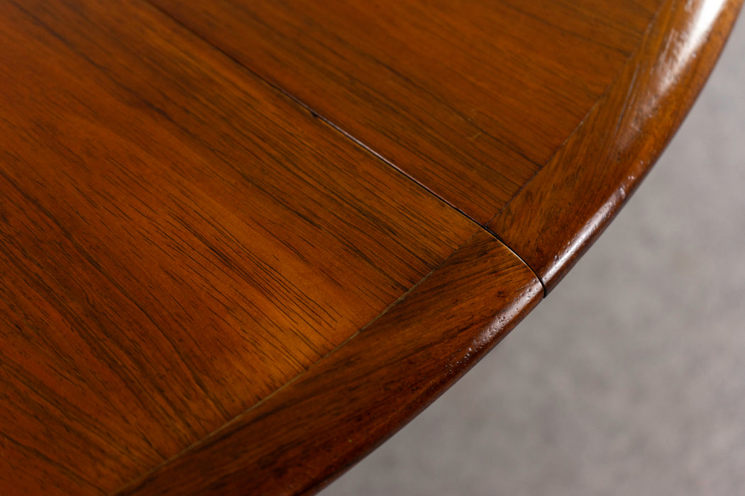 Rosewood Danish Dining Table - (322-119)