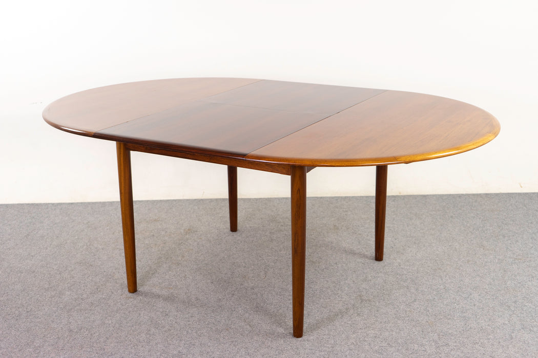 Rosewood Danish Dining Table - (322-119)