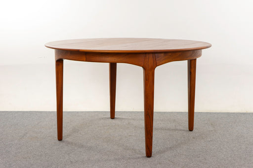 Teak Model 62 Dining Table by Henning Kjaernulf - (D1231)