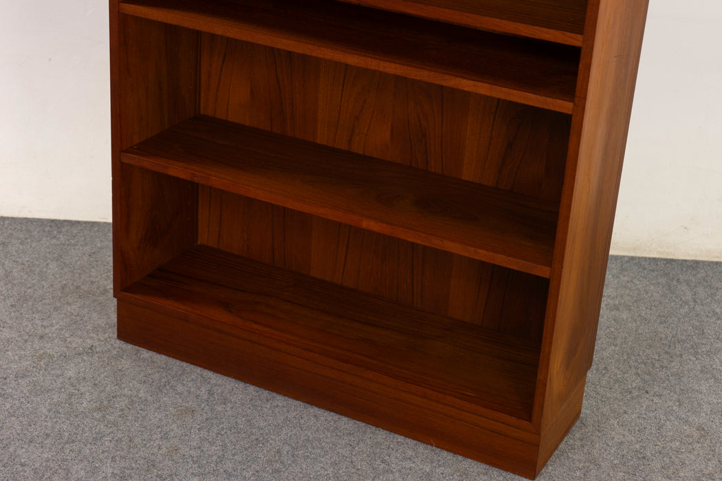 Teak Danish Bookcase - (325-139)