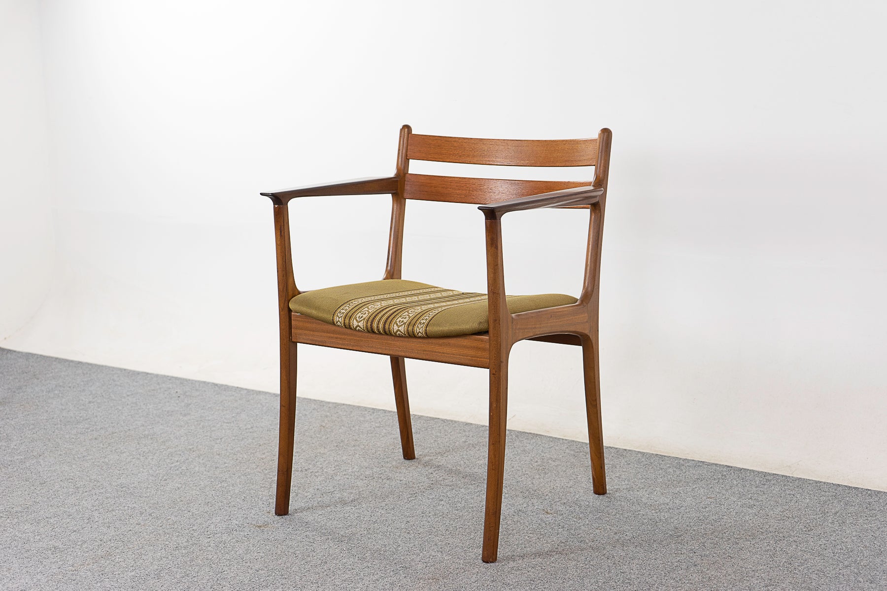 Teak Mid-Century Armchair - (321-232)