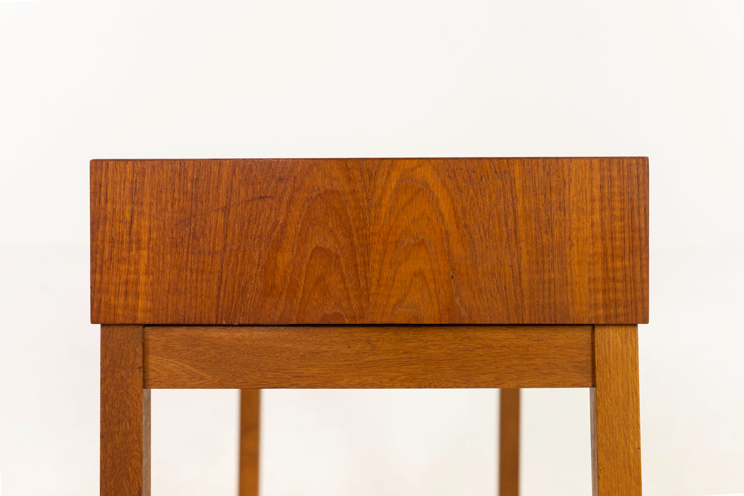 Teak & Oak Mid-Century Bench - (325-280.7)