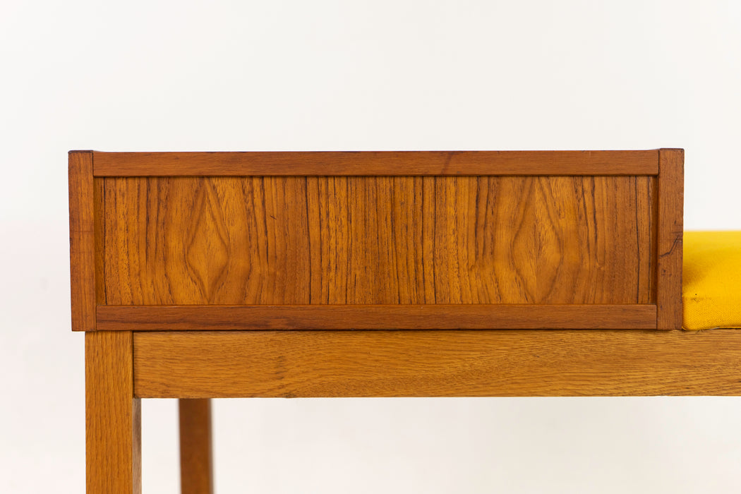 Teak & Oak Mid-Century Bench - (325-280.7)