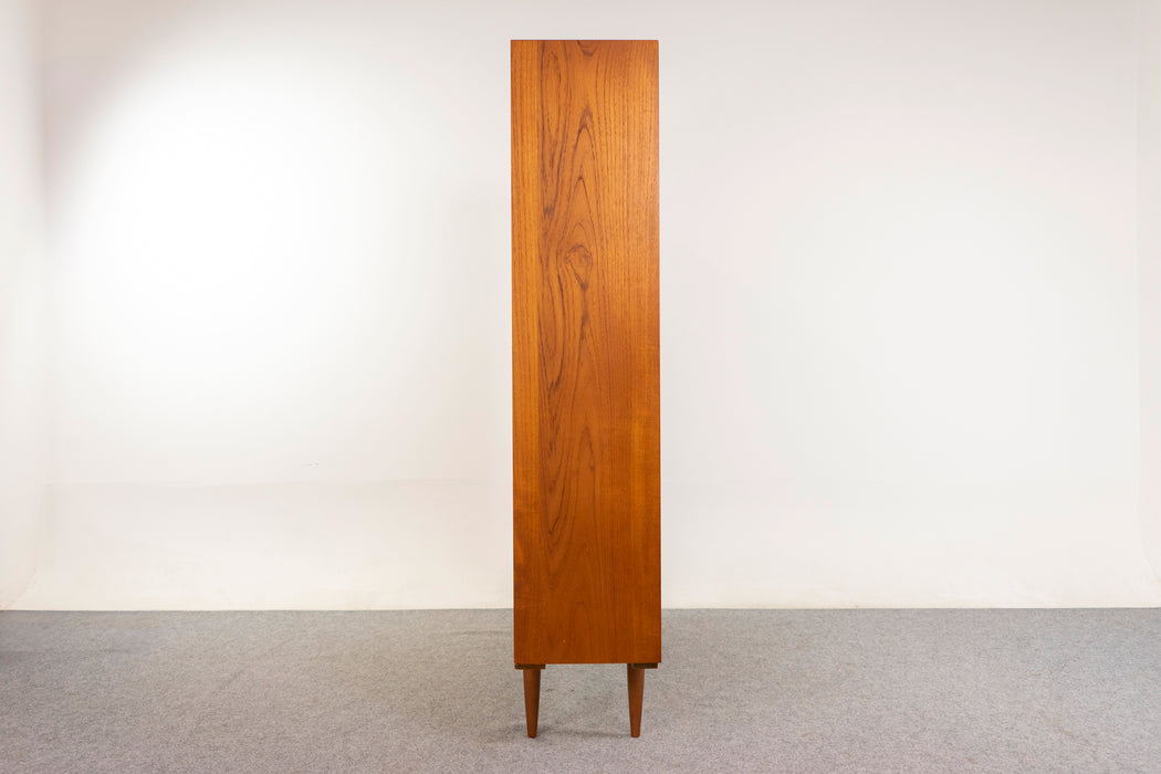 Teak Danish Bookcase by Hundevad - (326-247)