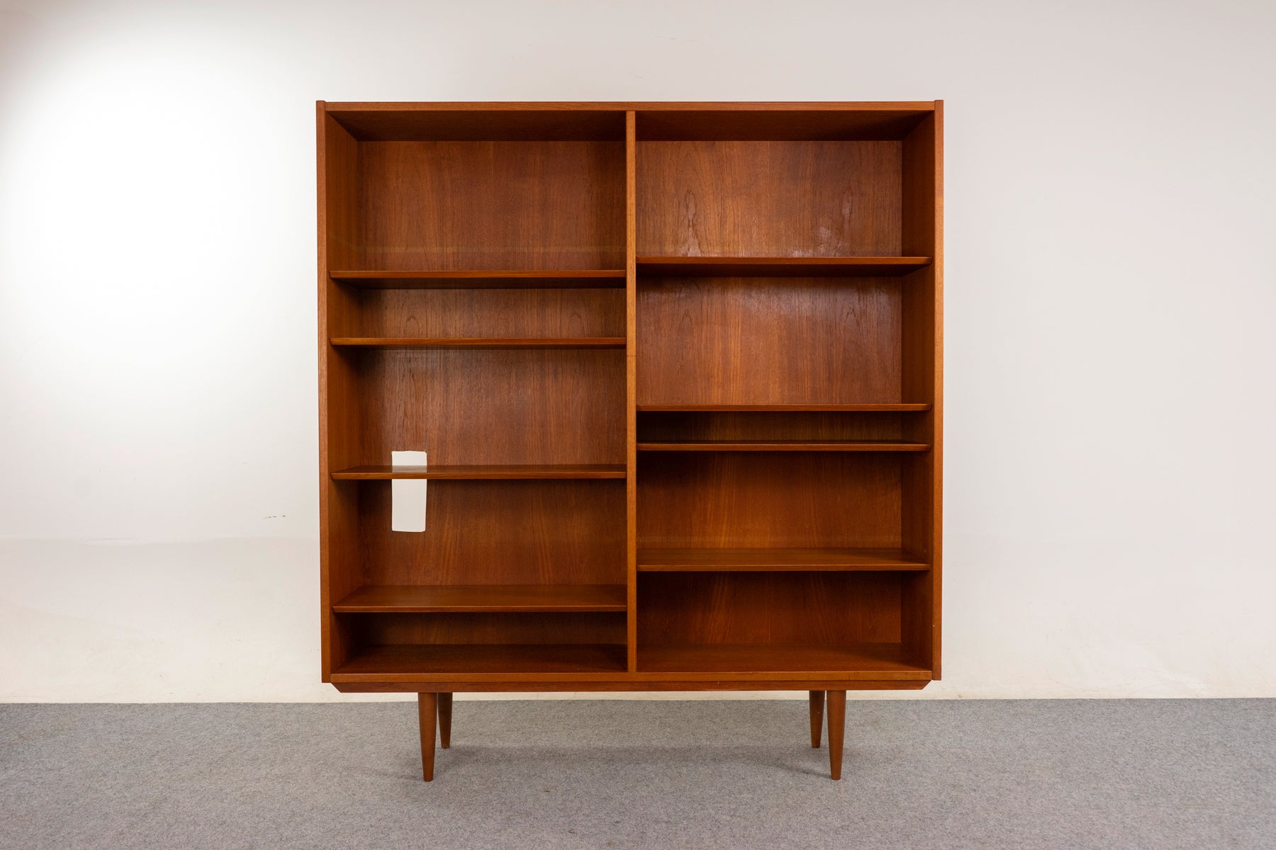Teak Danish Bookcase by Hundevad - (326-247)