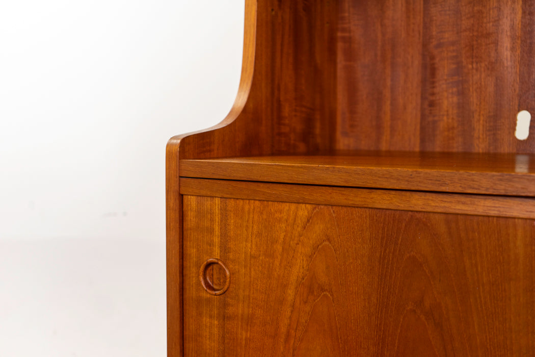 Teak Mid-Century Bookcase/Cabinet - (325-194)