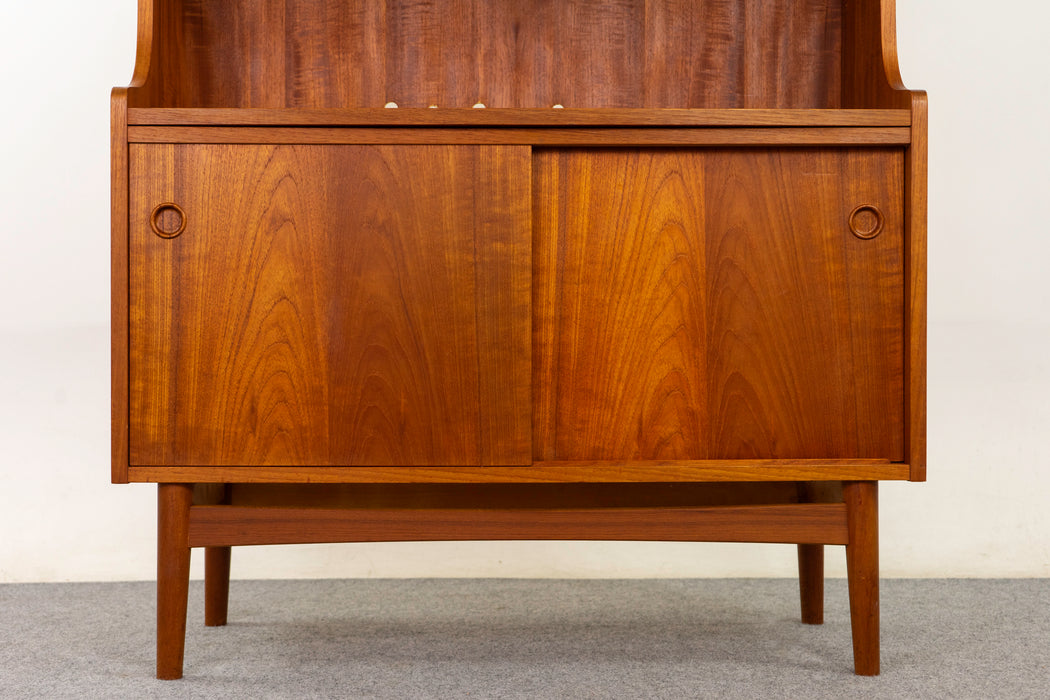 Teak Mid-Century Bookcase/Cabinet - (325-194)