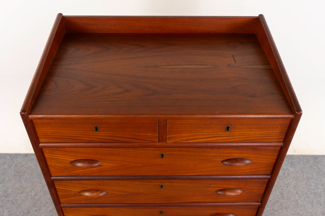 Teak Danish Dresser - (325-193)