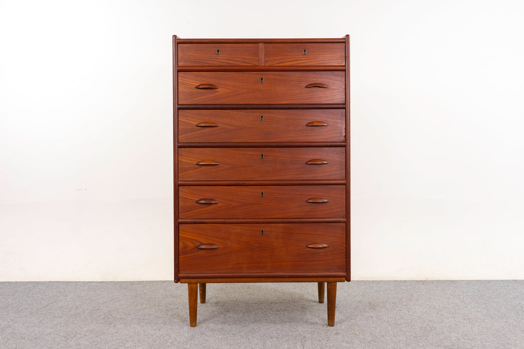 Teak Danish Dresser - (325-193)