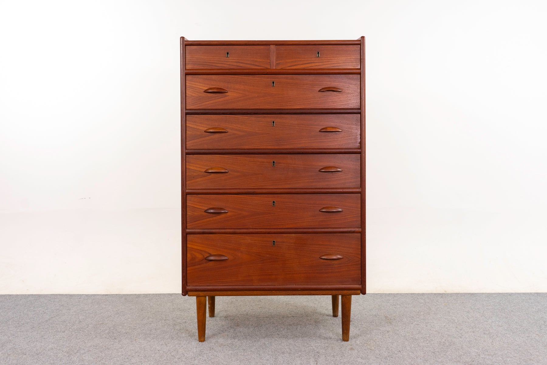 Teak Danish Dresser - (325-193)