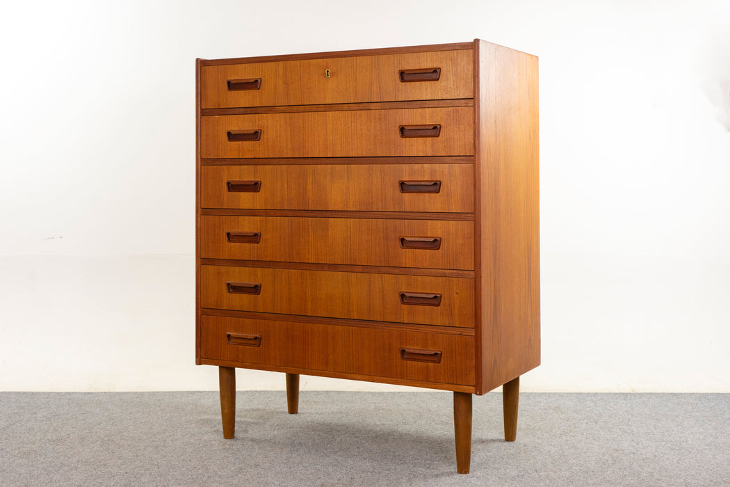 Teak Danish Dresser - (326-016)