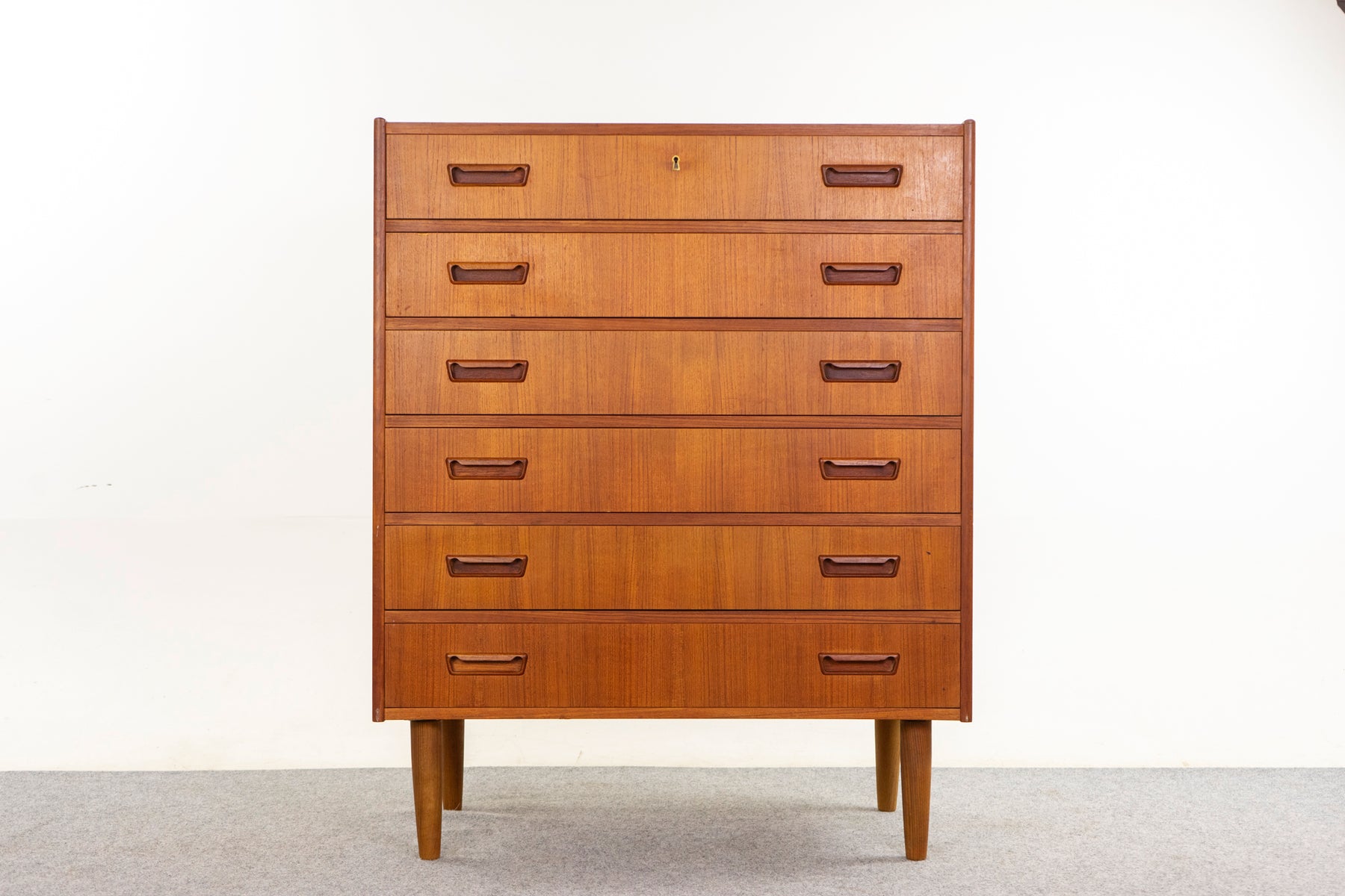 Teak Danish Dresser - (326-016)