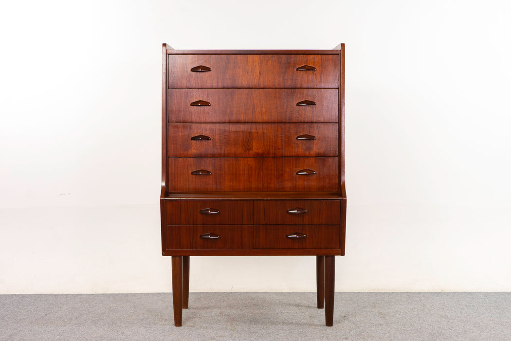 Teak Danish Dresser/Vanity - (325-195)