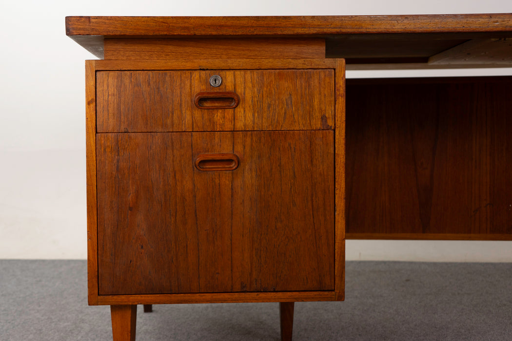 Mid-Century Teak Executive Desk - (D1225)