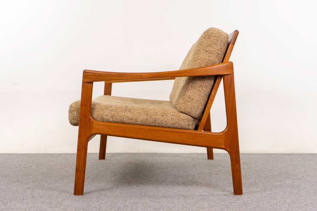 Teak Danish Loveseat - (D1266)