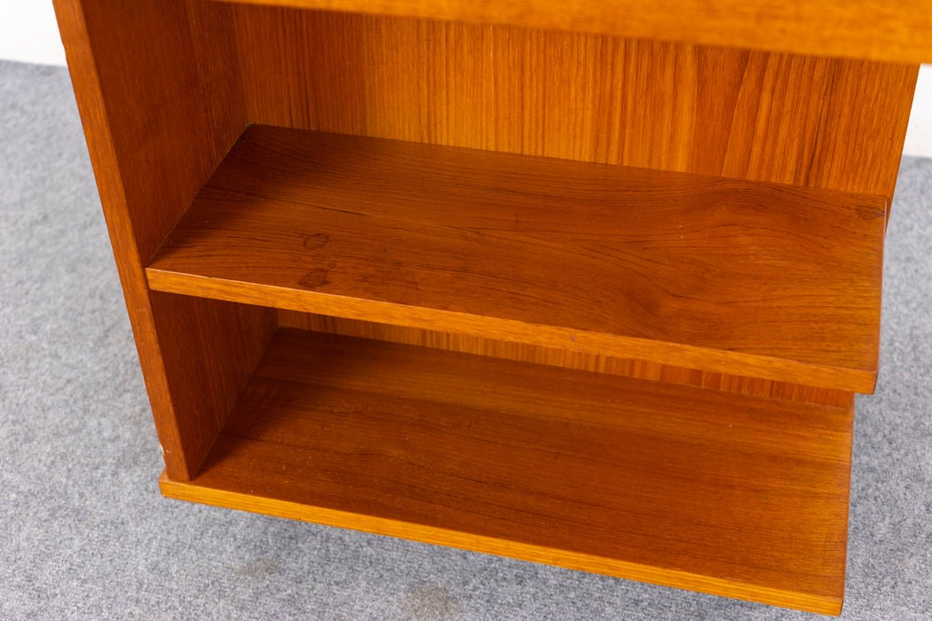 Danish Modern Teak Side Table - (327-182)