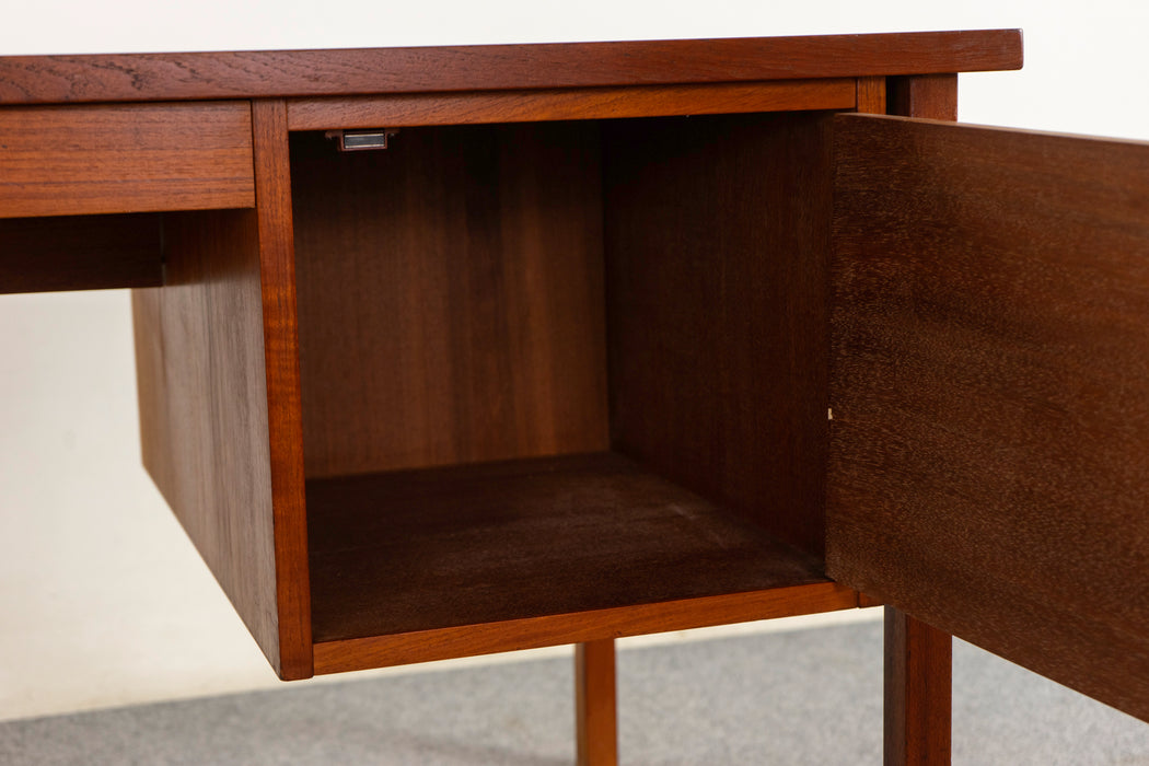 Teak Danish Desk - (326-003)