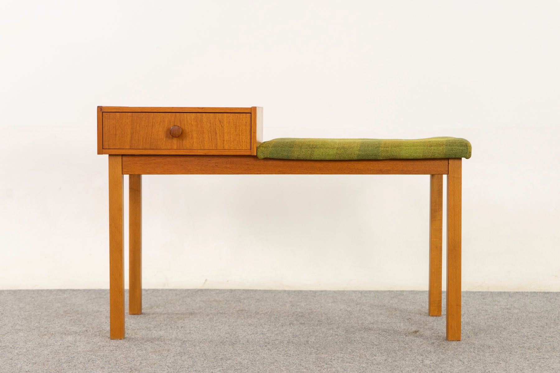 Teak & Beech Mid-Century Bench - (325-280.6)