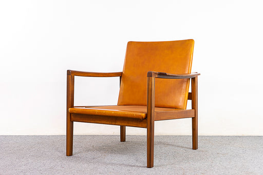 Walnut Mid-Century Lounge Chair - (324-048.2)