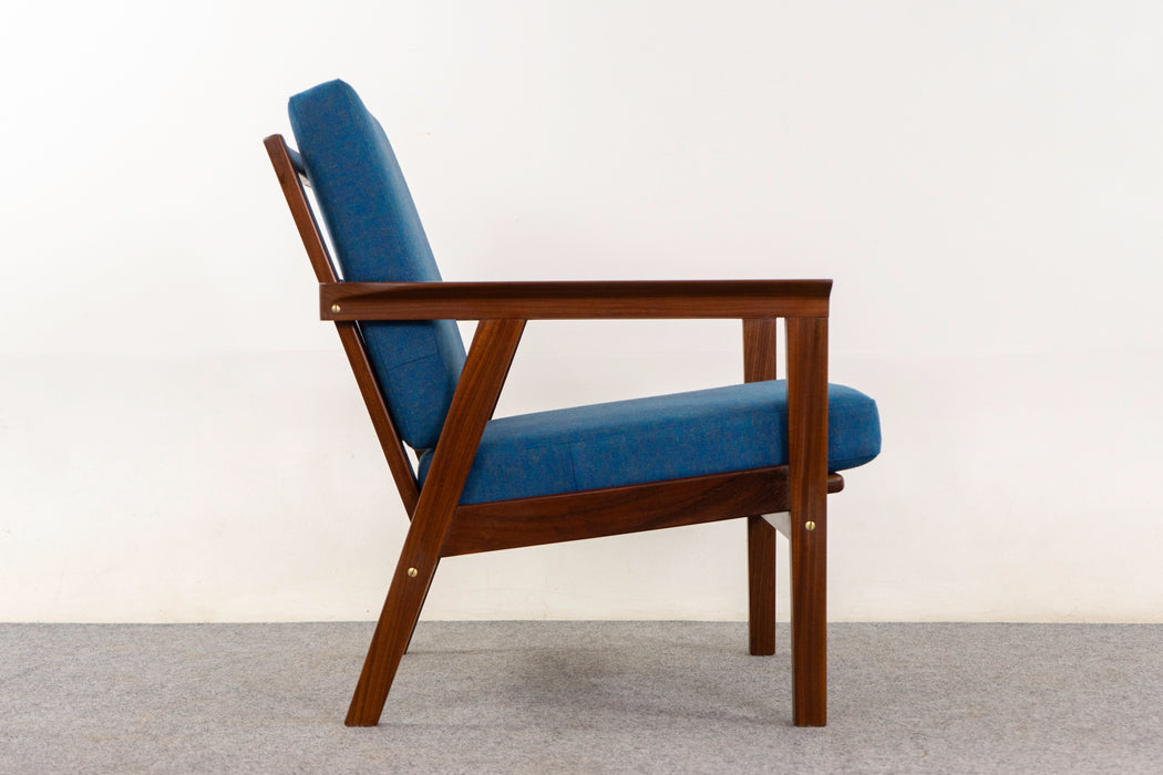 Teak Danish Lounge Chair - (321-267)