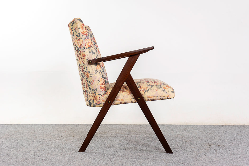 Teak Mid-Century Lounge Chair - (321-230)