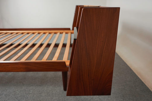 Teak Model GE701 European Double Bed by Hans Wegner - (325-088)