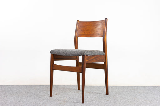 1 Mid-Century Dining Chair - (D1102)