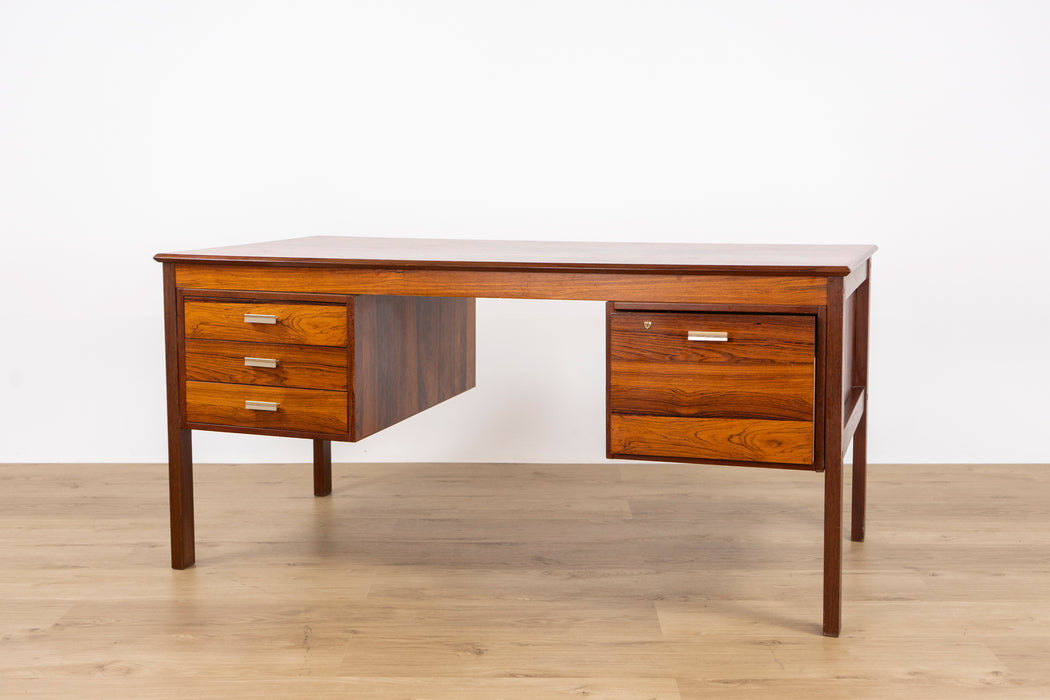 Danish Modern Rosewood Writing Desk - (D1585)