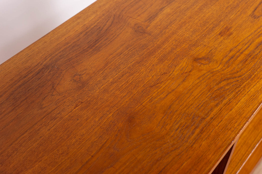 Vintage Mid-Century Teak Bookcase / Console - (D1646)