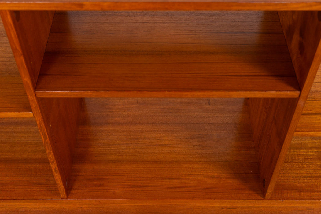 Vintage Mid-Century Teak Bookcase / Console - (D1646)