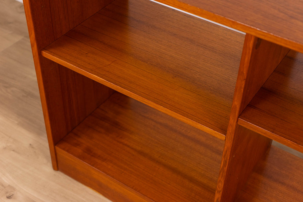 Vintage Mid-Century Teak Bookcase / Console - (D1646)