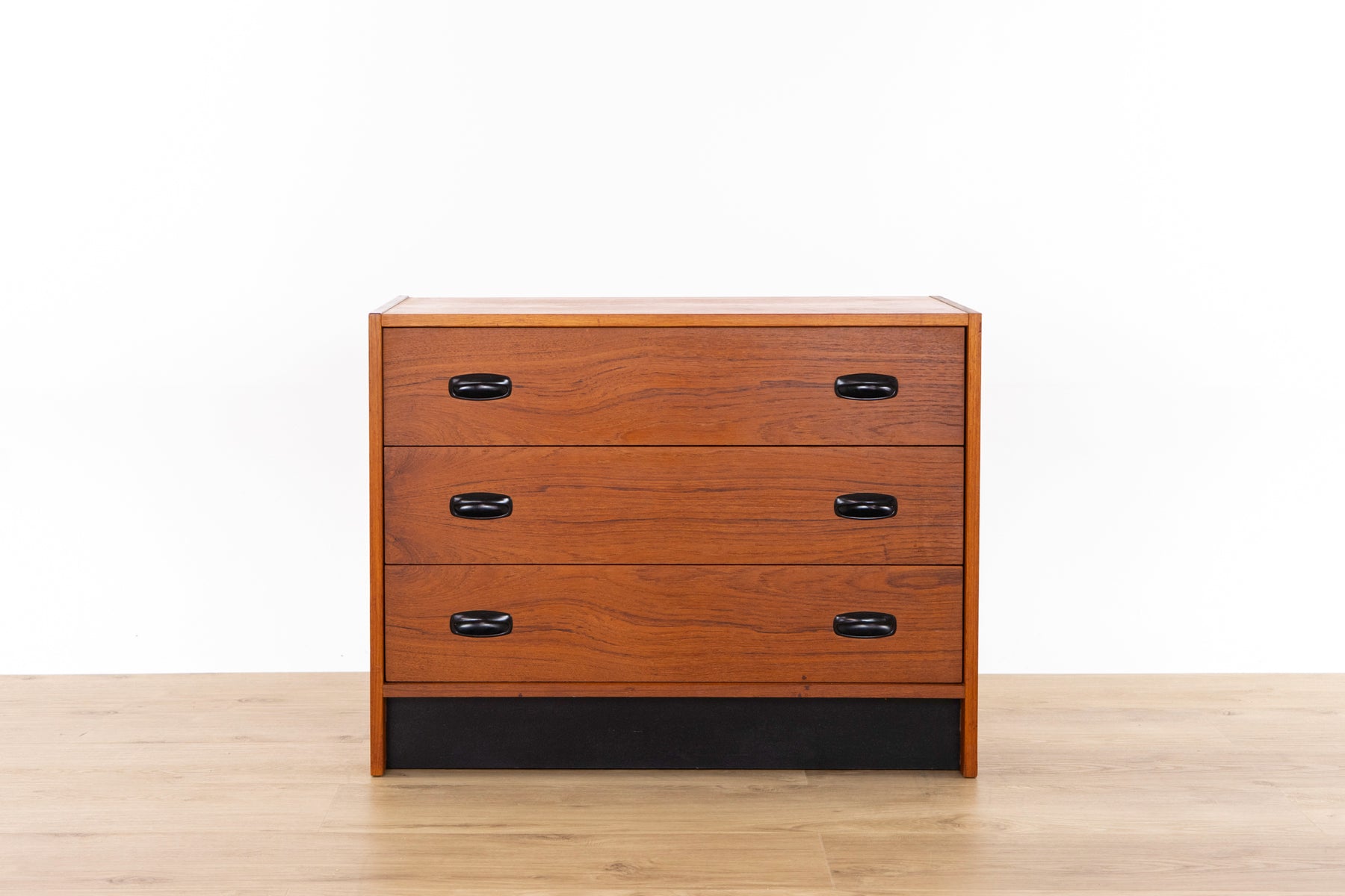 Mid-Century Teak Dresser - (D1552)