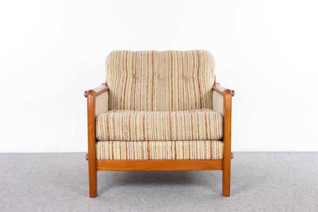 Mid Century Teak Lounge Chair - (D1488)
