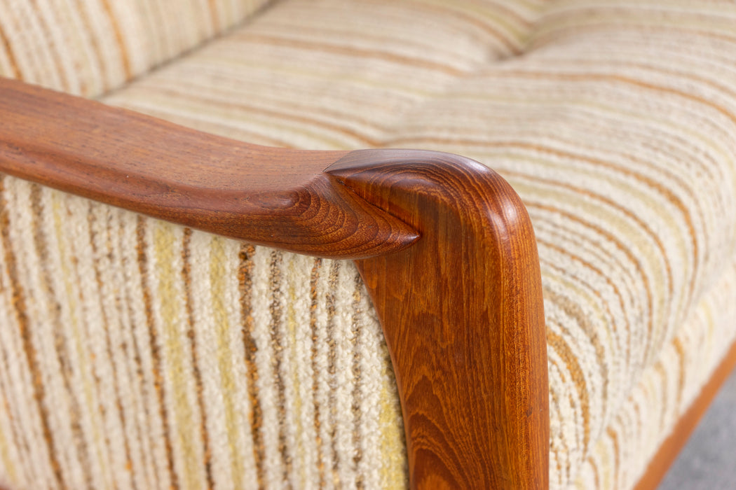 Mid Century Teak Lounge Chair - (D1488)