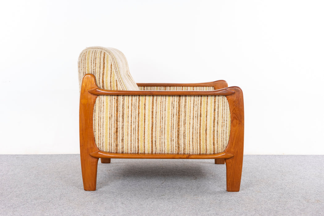 Mid Century Teak Lounge Chair - (D1488)