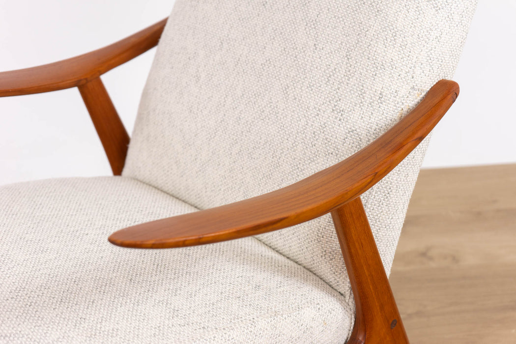 Danish Mid Century Teak Lounge Chair - (D1650)