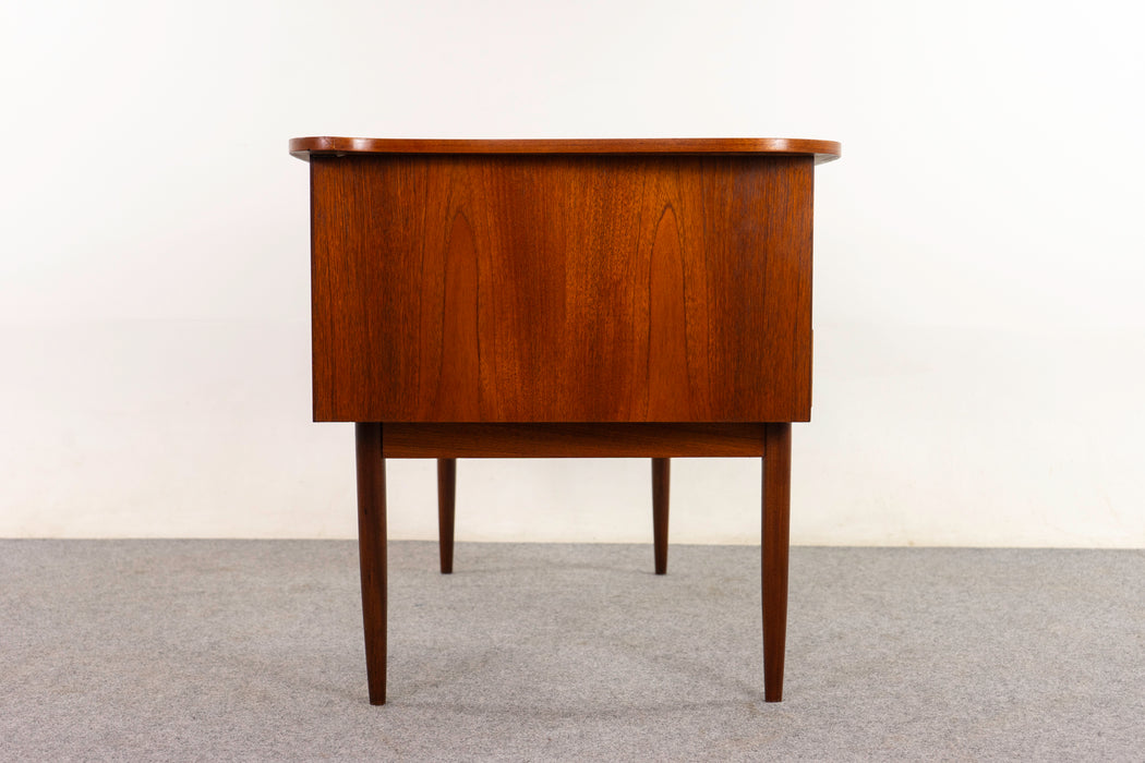 Teak Danish Mid-Century Desk - (325-117)