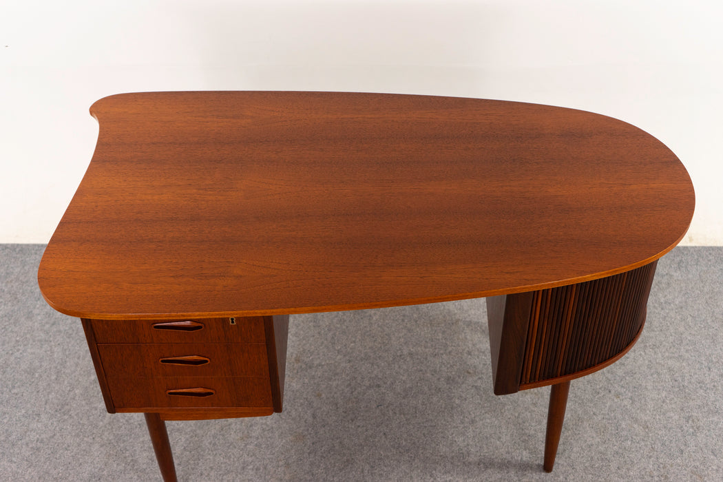 Teak Danish Mid-Century Desk - (325-117)