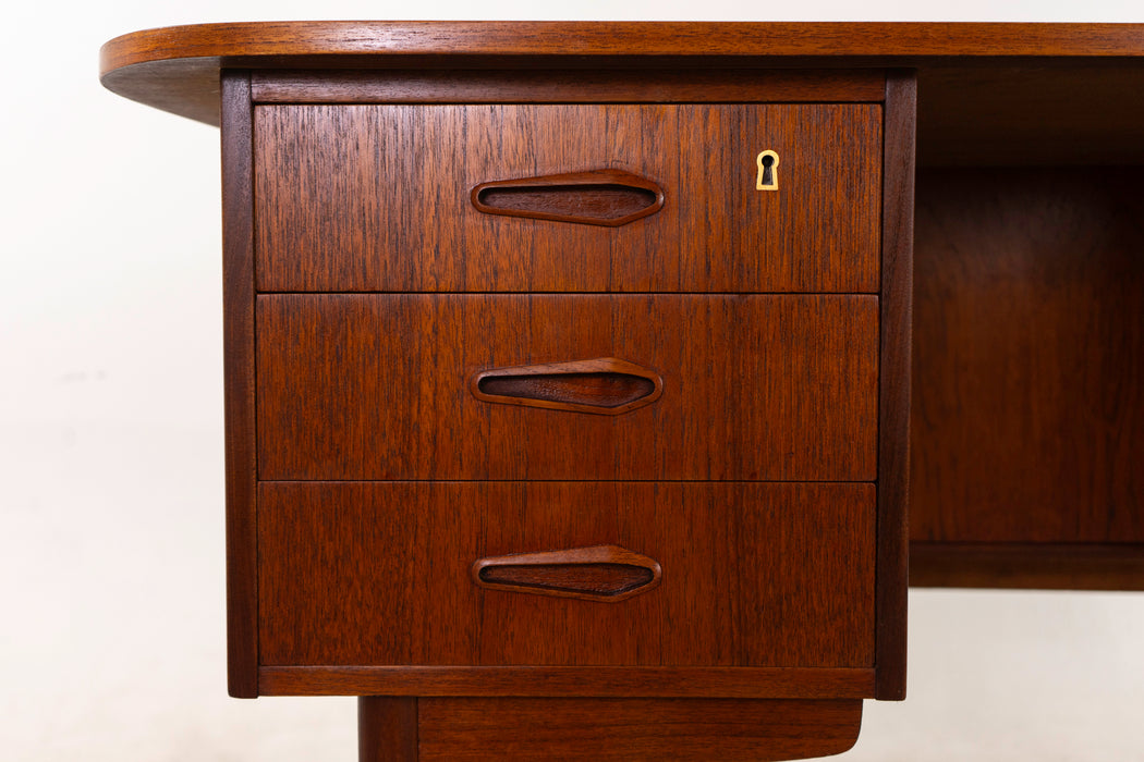 Teak Danish Mid-Century Desk - (325-117)