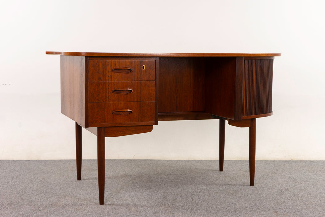 Teak Danish Mid-Century Desk - (325-117)