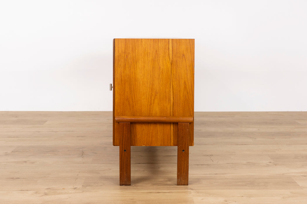 Mid-Century Modern Teak & Wenge Sideboard For R. S. Associates - (D1583)