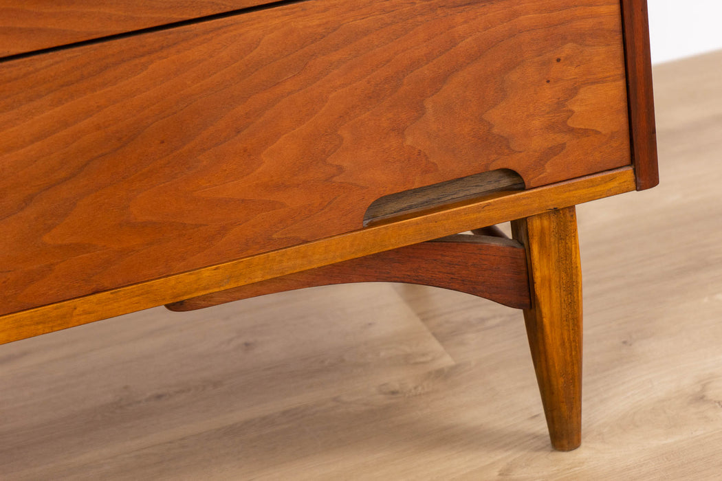 Vintage Morris Vega Walnut Dresser  - (D1590)