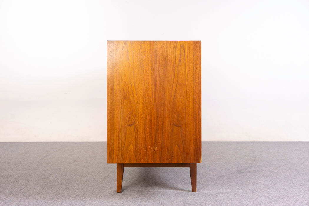 Walnut Mid-Century Dresser/Sideboard - (D1429)